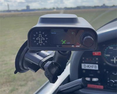 PowerFLARM Flex mit RAM Mounts Saugnapf-Halterungsset